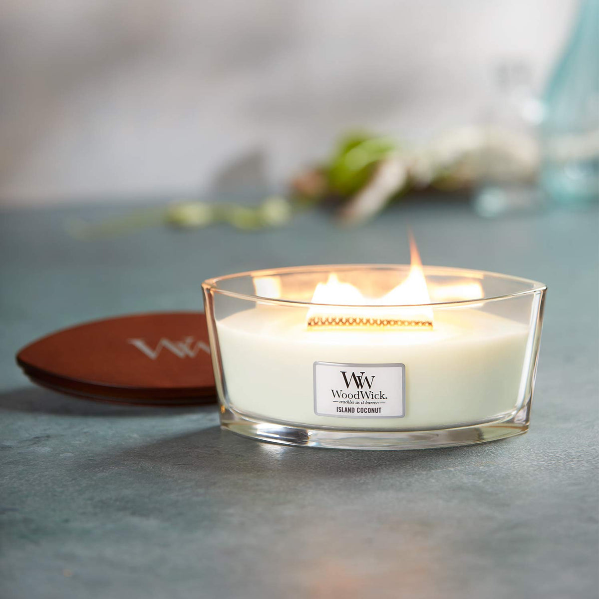 Island Coconut Scented Candle with Crackling Wick C8609