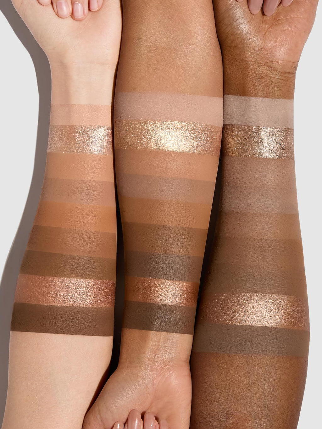 9-Color Shimmer & Matte Eyeshadow Palette D95401